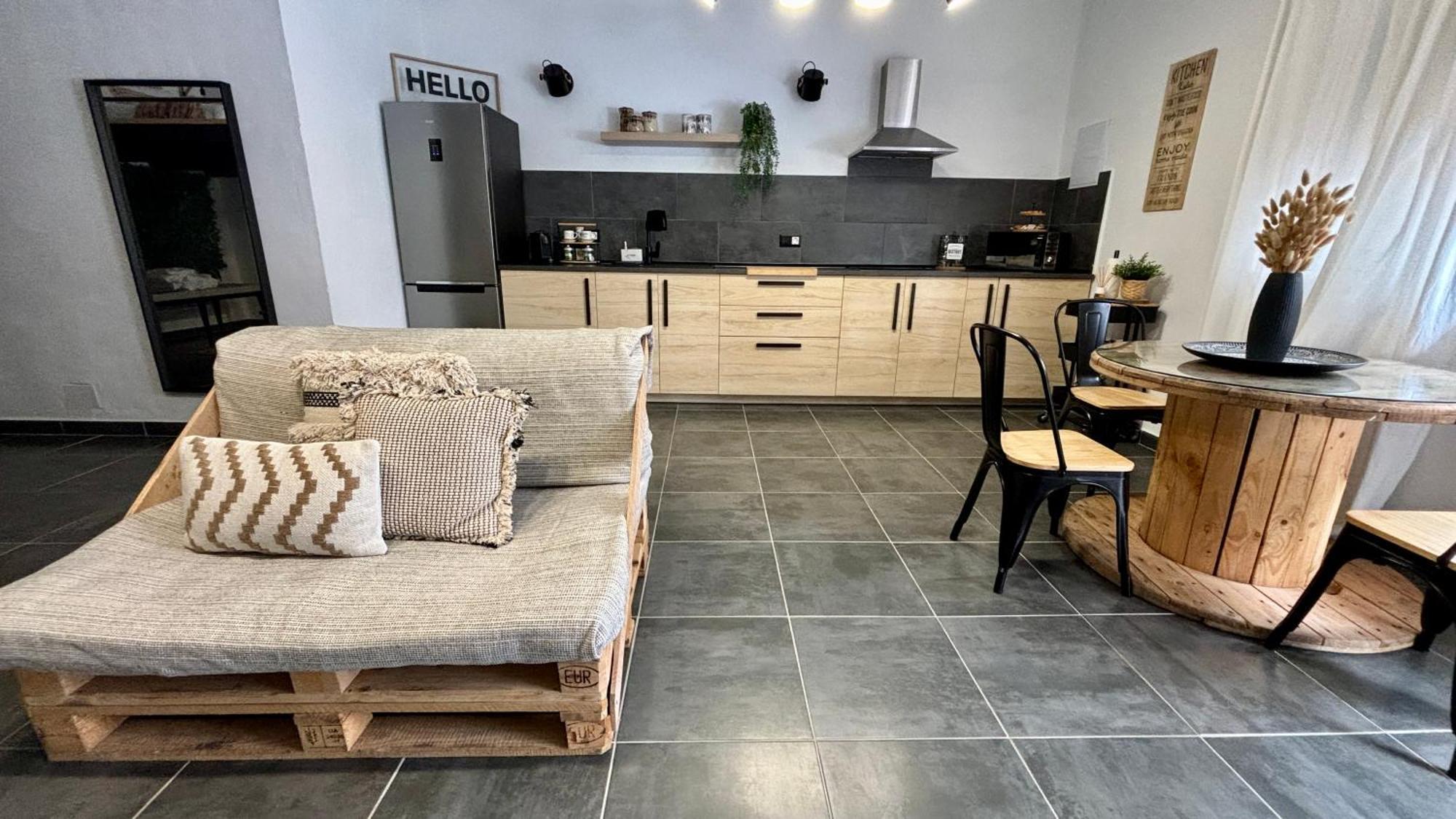 El Pisito Forest,A 300 Metros Iglesia De La Encarnacion Apartment Marbella Luaran gambar
